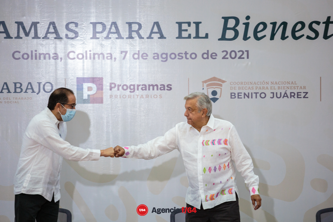 El saludo entre el Presidente Andrés López Obrador y el Gobernador José Ignacio Peralta Sánchez. 