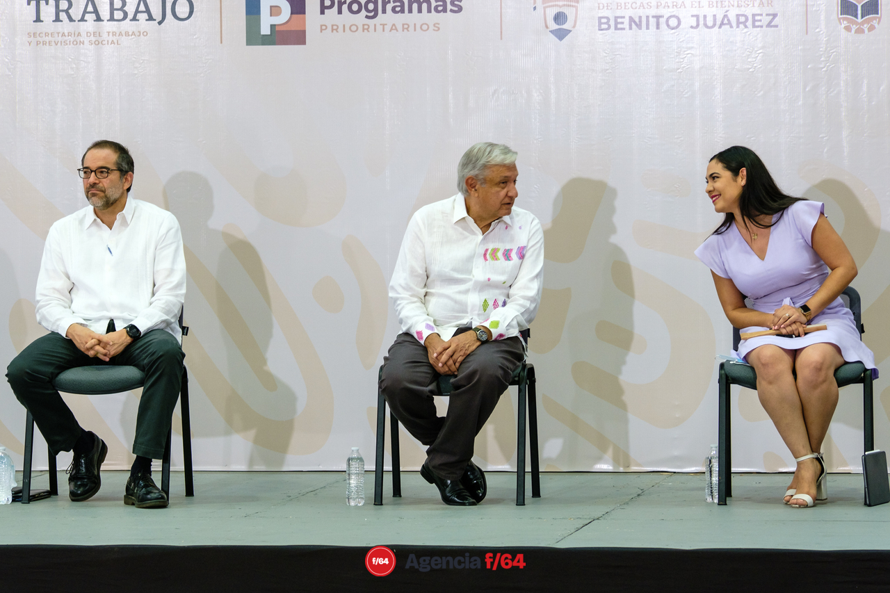 El Presidente Andrés López Obrador, el Gobernador José Ignacio Peralta Sánchez y la Gobernadora Electa Indira Vizcaíno Silva.