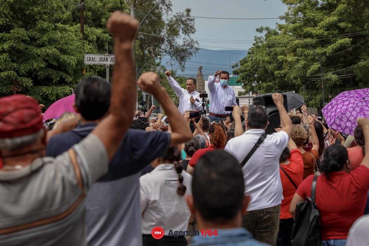 S.T.S.G.E. Colima se manifiesta frente a Casa de Gobierno