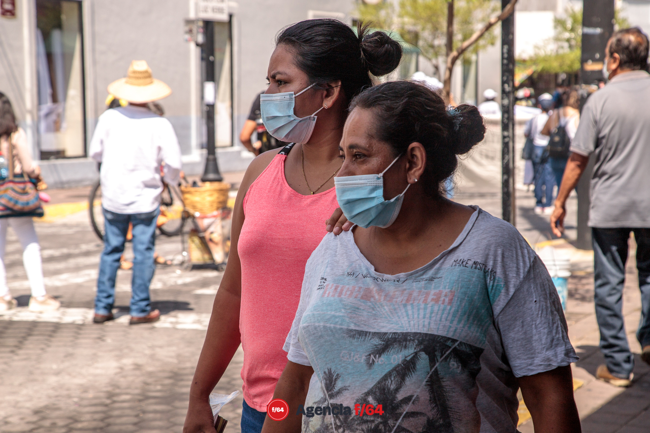 Observadores de la marcha en conmemoración de las víctimas de desapariciones forzadas.