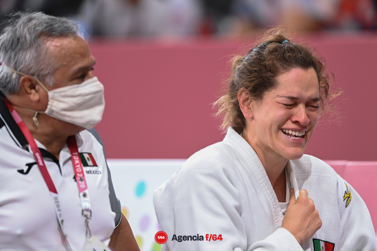 Lenia Ruvalcaba, Judo, rompe en llanto al lograr subirse al podium