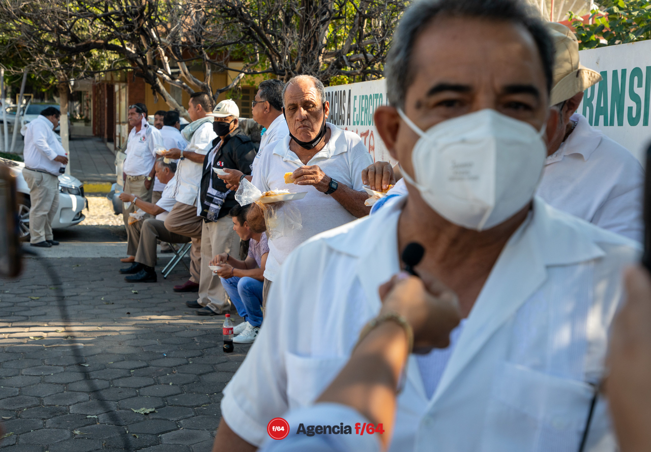 Los inconformes. Bloqueo en Avenida Pedro Galván, frente a la Casa de Gobierno.   
