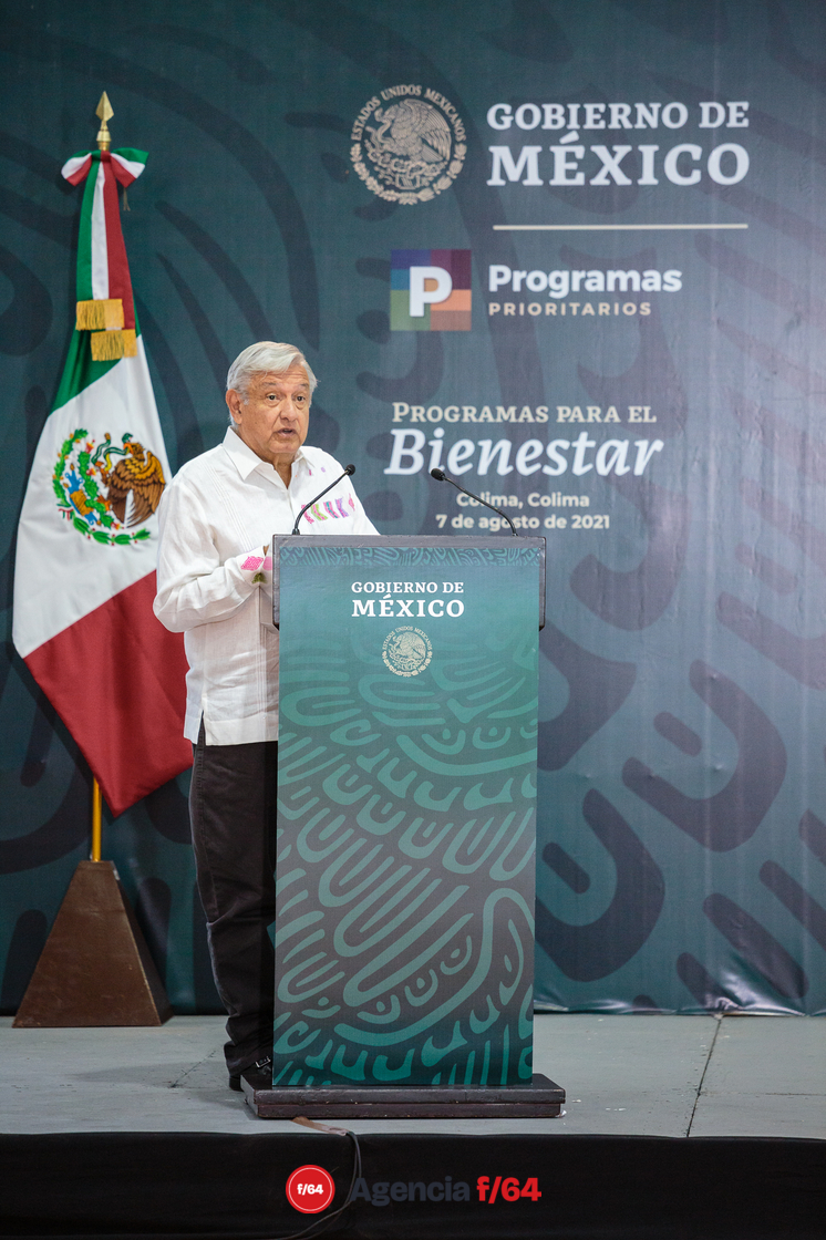 El Presidente Andrés López Obrador habla sobre la importancia de los programas sociales en su administración. En temas locales anuncia el apoyo al Gobierno del Estado para salir del problema financiero y habla de la inclusión de la Gobernadora electa, Indira Vizcaíno Silva en la solución.