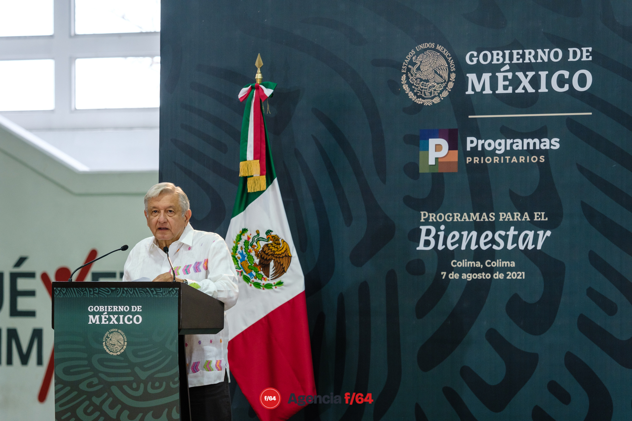 El Presidente Andrés López Obrador habla sobre la importancia de los programas sociales en su administración. En temas locales anuncia el apoyo al Gobierno del Estado para salir del problema financiero y habla de la inclusión de la Gobernadora electa, Indira Vizcaíno Silva en la solución.