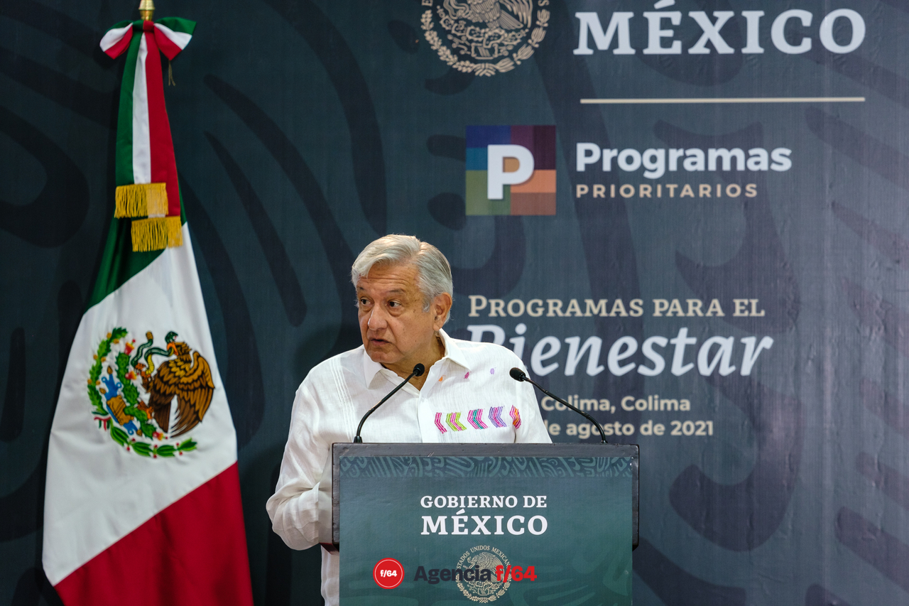 El Presidente Andrés López Obrador habla sobre la importancia de los programas sociales en su administración. En temas locales anuncia el apoyo al Gobierno del Estado para salir del problema financiero y habla de la inclusión de la Gobernadora electa, Indira Vizcaíno Silva en la solución.