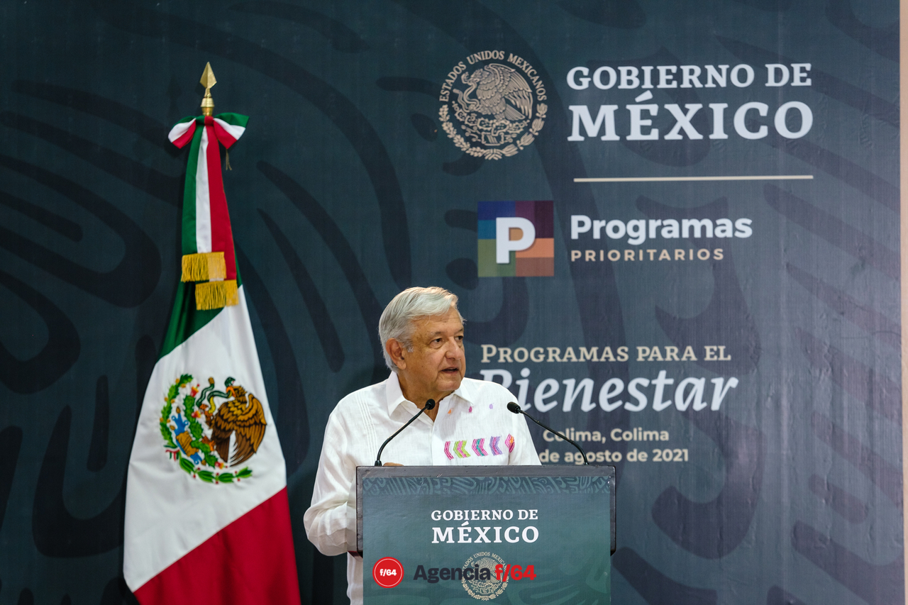 El Presidente Andrés López Obrador habla sobre la importancia de los programas sociales en su administración. En temas locales anuncia el apoyo al Gobierno del Estado para salir del problema financiero y habla de la inclusión de la Gobernadora electa, Indira Vizcaíno Silva en la solución.
