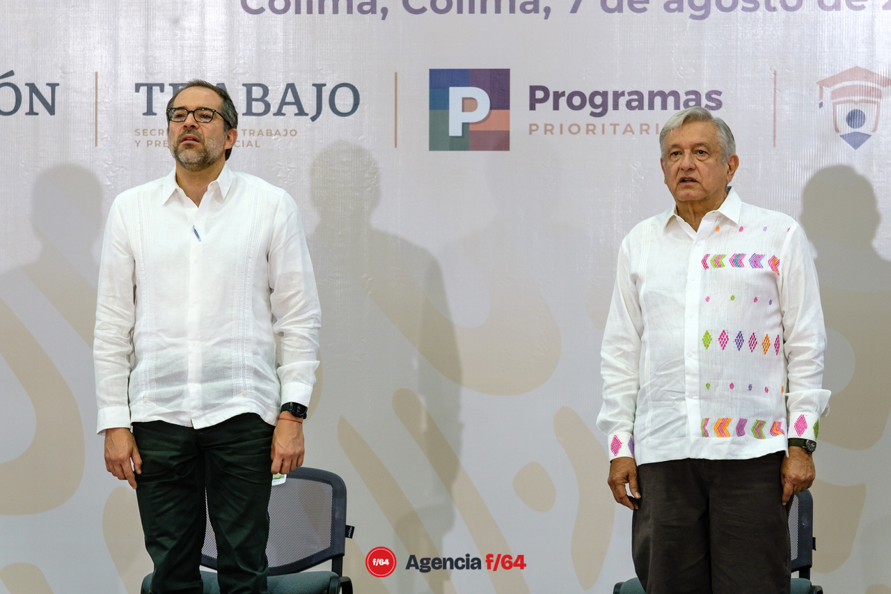 El Presidente Andrés López Obrador y el Gobernador José Ignacio Peralta Sánchez cantan Himno Nacional.