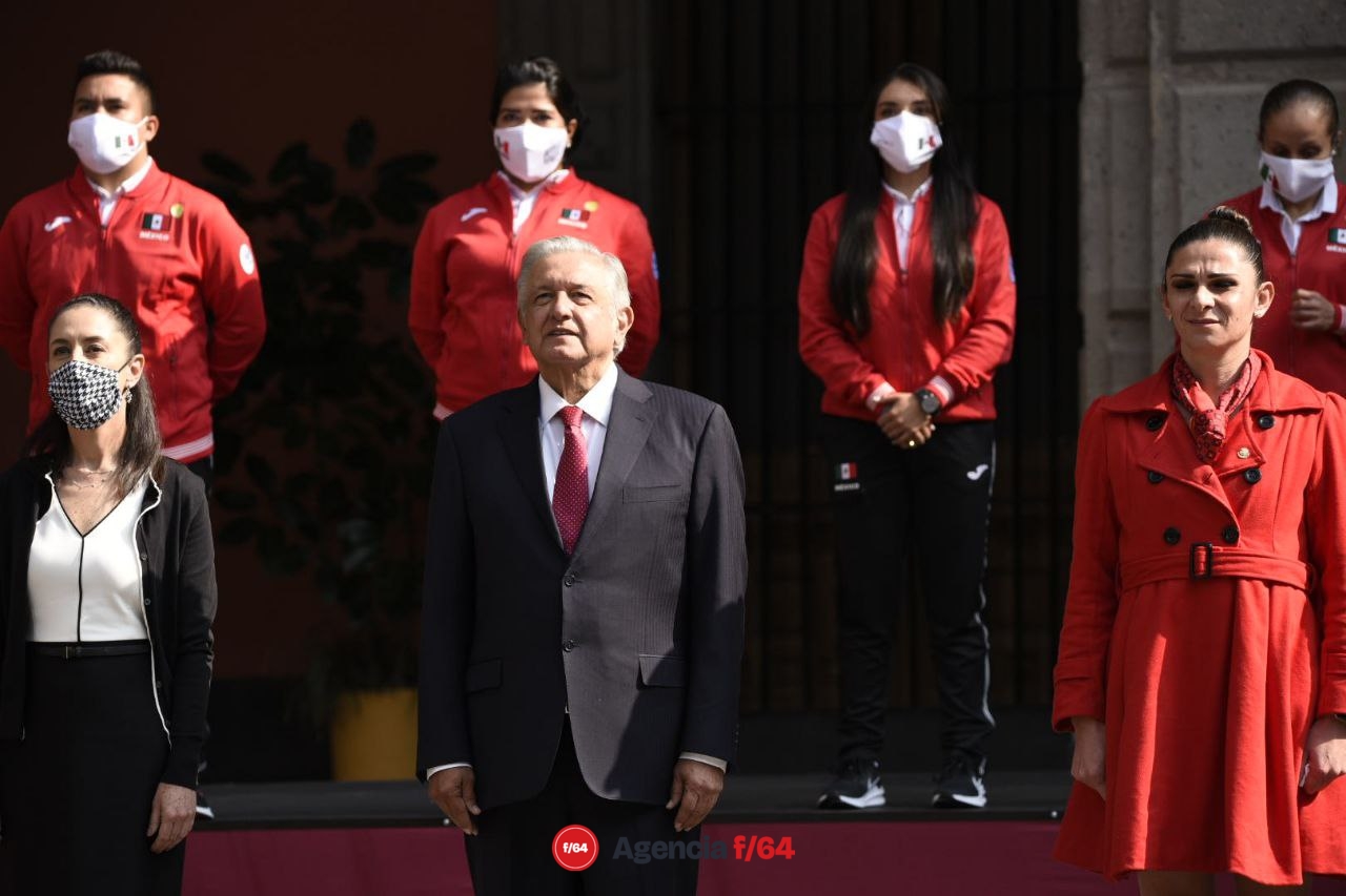 El Presidente de la República Andrés Manuel López Obrador recibió a la Delegación Mexicana que participa en los XVI Juegos Paralímpicos en Tokio Japón.

Lo acompañaron Ana Gabriela Guevara, Directora de la CONADE, Liliana Suárez titular del COPAME (Comité Paralímpico Mexicano) y la jefa del Gobierno de la Ciudad de México, Claudia Sheinbaum Pardo.