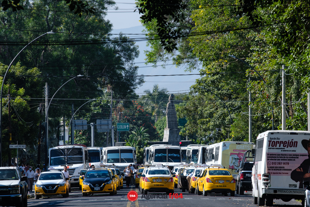 Bloqueo en Av. Pedro Galván.