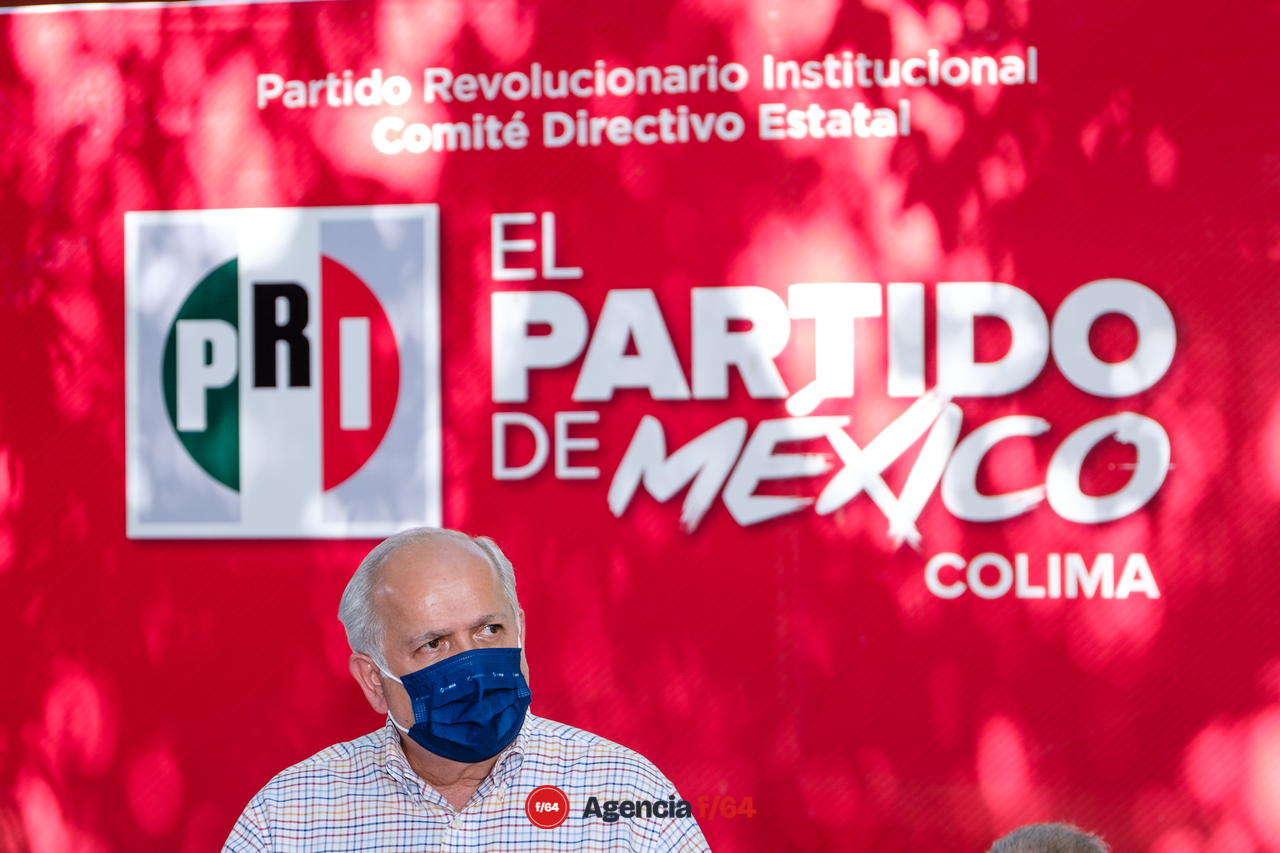 El Ex Gobernador Fernando Moreno Peña presente en el pre-registro como candidata a la gobernatura del Estado de Colima de Mely Romero.