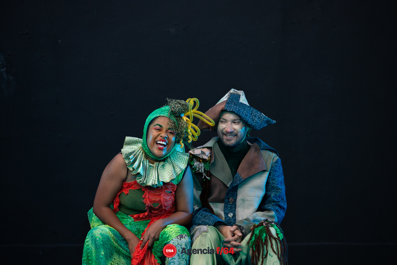 Colectivo Pies Hinchados presenta "No oigo soy de palo, tengo orejas de pescado" en Casa Caracol. Artes escénicas para niñas, niños y jóvenes.