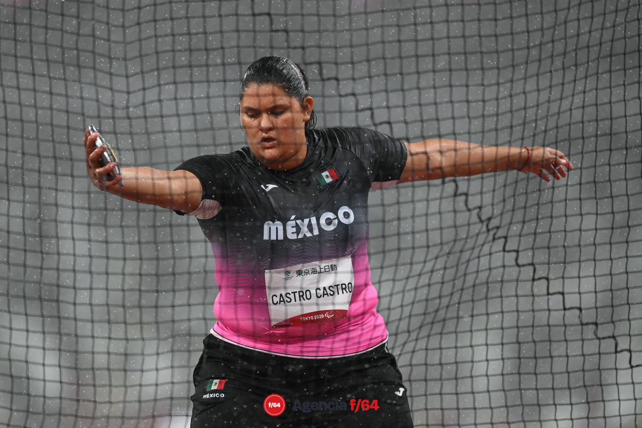 Carolina Castro, lanzamiento de disco, clasificación F38, con una marca de 33.73 metros, rompió el récord paralímpico