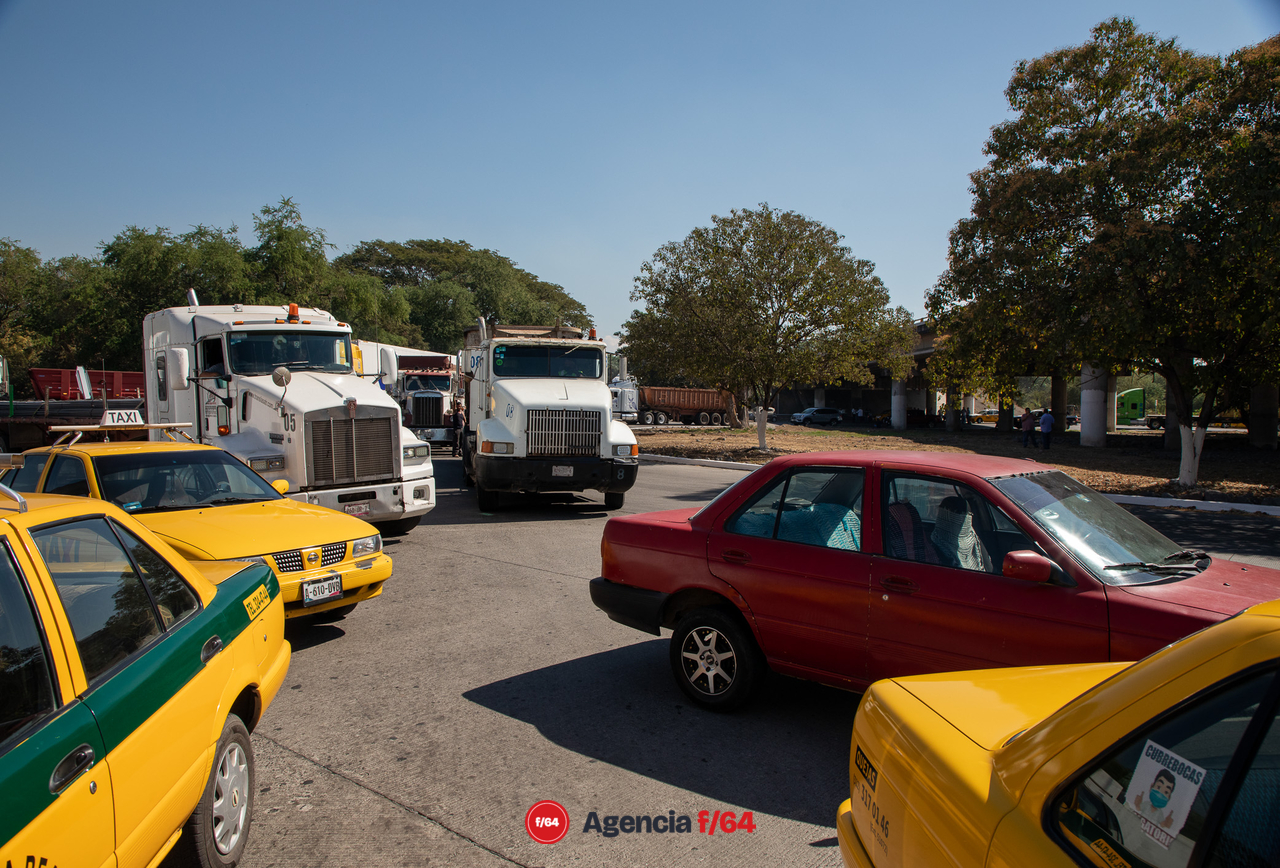 Caos y trafico en los ingresos de la Capital.
