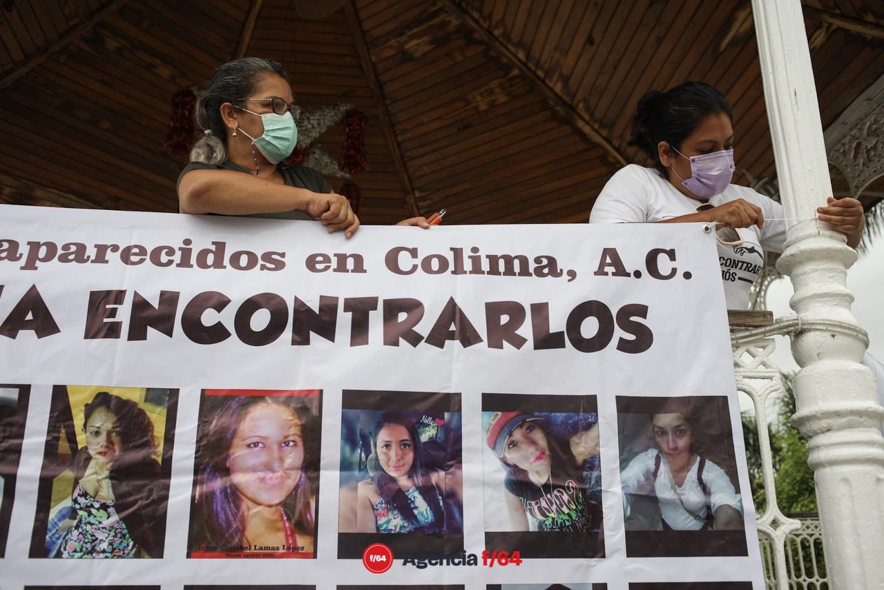 Integrantes del Colectivo "Red Desaparecidos en Colima". Puerto de Manzanillo, Colima.
