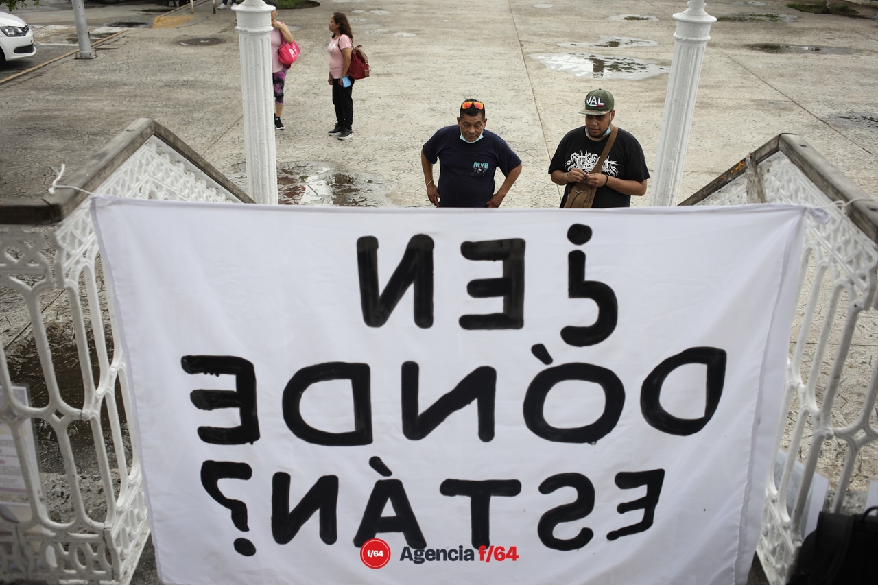Integrantes del Colectivo "Red Desaparecidos en Colima". Puerto de Manzanillo, Colima.