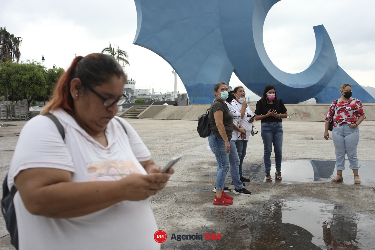Integrantes del Colectivo "Red Desaparecidos en Colima". Puerto de Manzanillo, Colima.