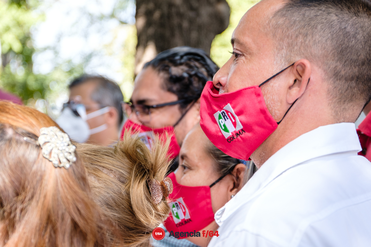 Todos querían ver a la precandidata Mely Romero.
