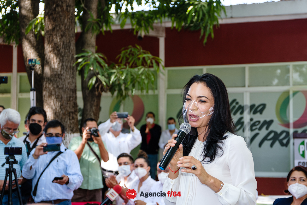 Ante los presentes ofrece discurso de agradecimiento y recuerda que toda su vida política siempre ha estado en el PRI.