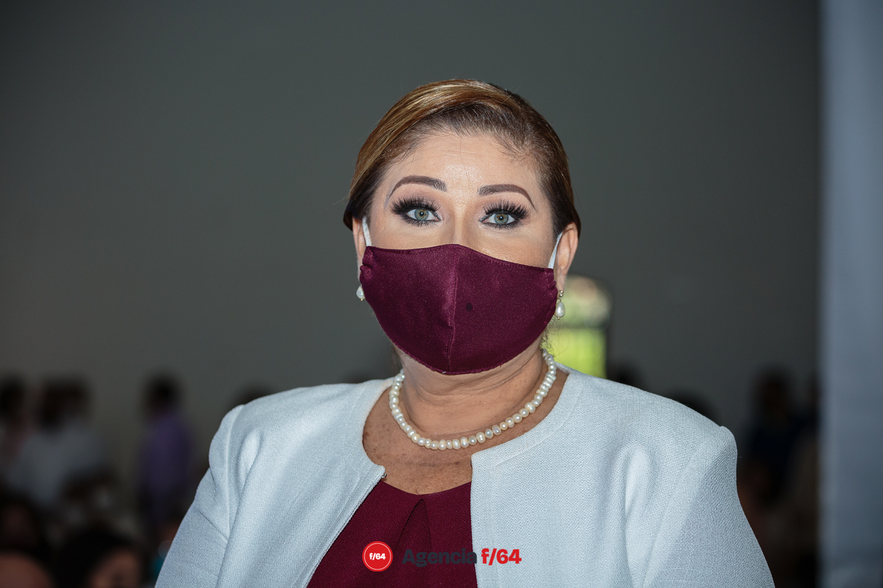 Toma de protesta a la alcaldesa Leonor Alcaráz de Coquimatlán 