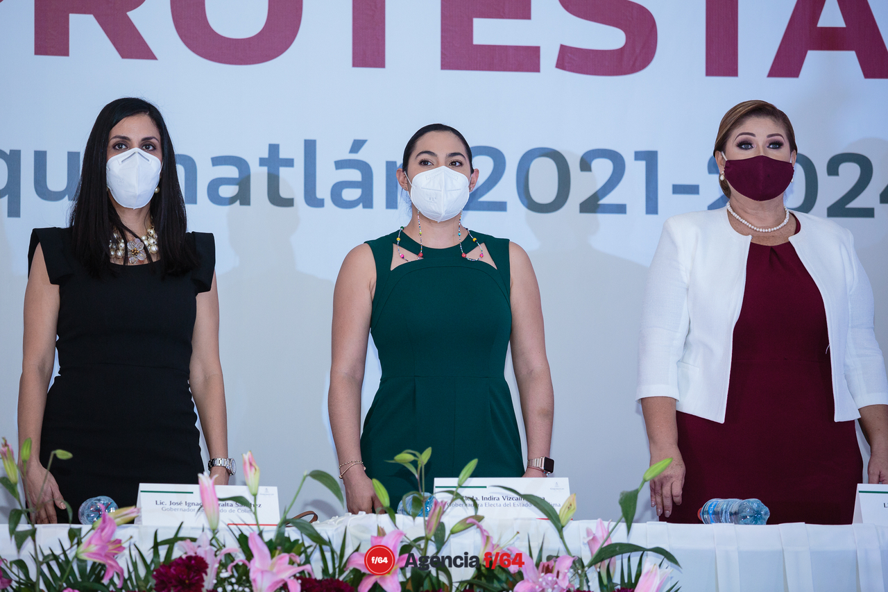 Toma de protesta a la alcaldesa Leonor Alcaráz de Coquimatlán 