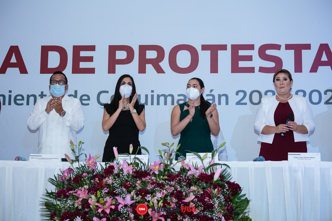 Toma de protesta a la alcaldesa Leonor Alcaráz de Coquimatlán 