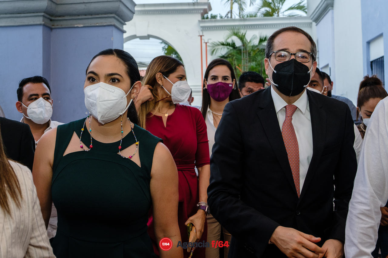 Toma de protesta de Felipe Michel.
Gobernadora Electa Indira Vizcaíno Silva y el Gobernador del Estado de Colima, José Ignacio Peralta Sánchez 