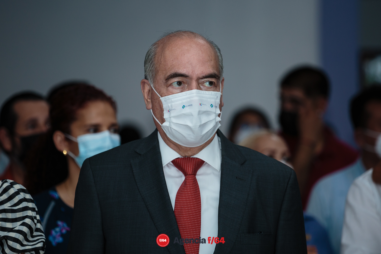 Toma de protesta de Felipe Michel.
Arnoldo Ochoa, Dirigente Estatal del Partido Revolucionario Estatal.