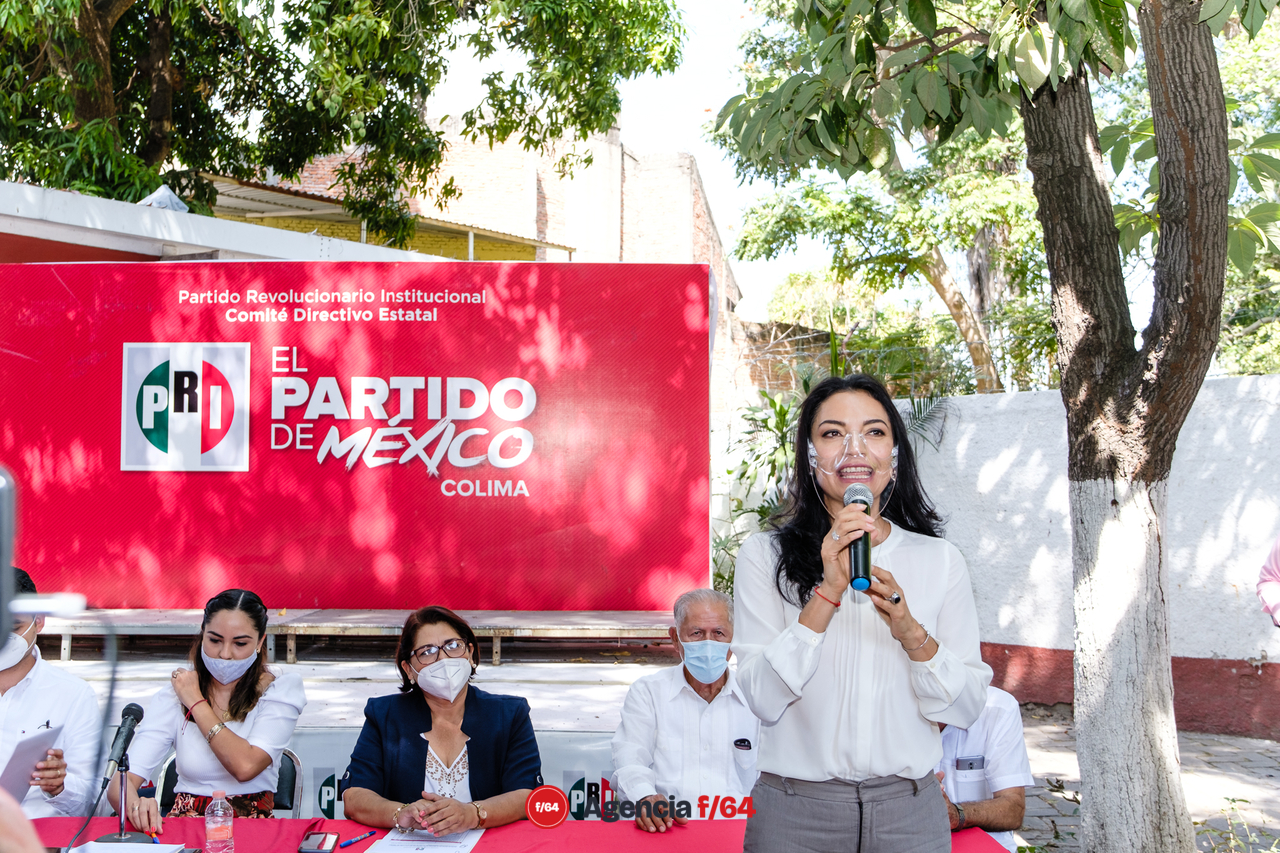 Ante los presentes ofrece discurso de agradecimiento y recuerda que toda su vida política siempre ha estado en el PRI.