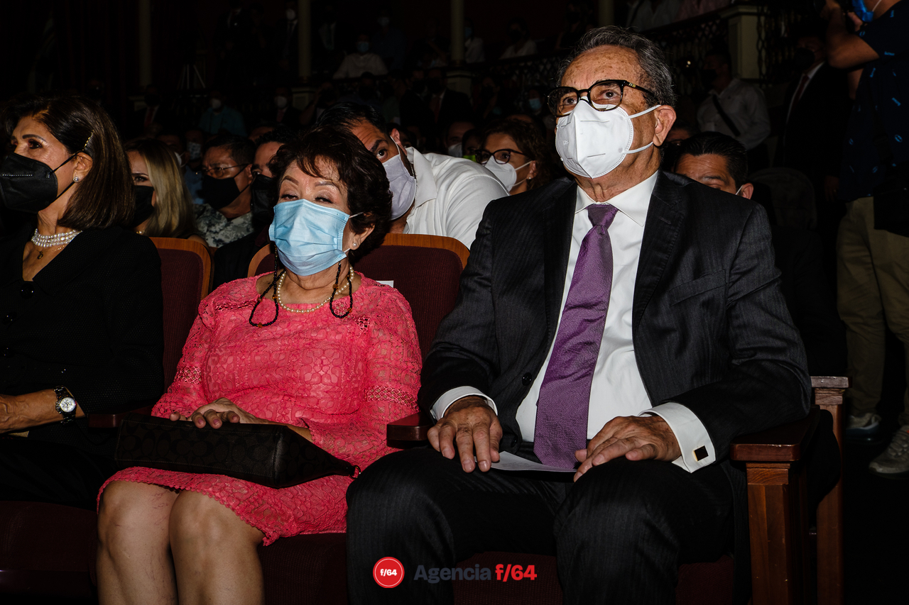 Toma de protesta de Margarita Moreno.
Ex-Gobernador Ramón Pérez y su sra. esposa.