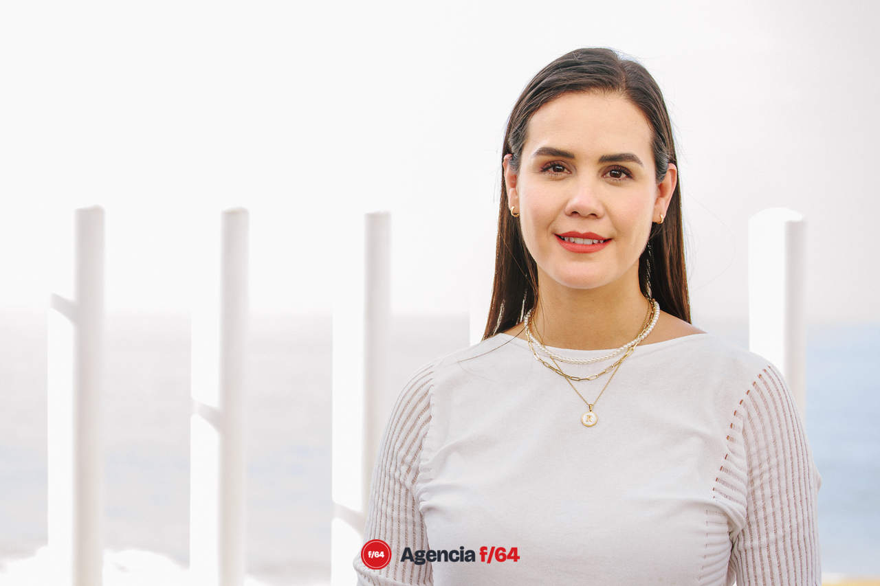 Rosa María Bayardo Cabrera 
Secretaria de Desarrollo Económico 
 
Licenciada en Psicología por la Universidad de Colima, especializada en perspectiva de género y atención a pacientes oncológicos. 
Empresaria de Manzanillo, e impulsora de políticas contra la corrupción. Diputada Federal de la anterior legislatura, actualmente es Diputada Federal por el Distrito 2 del Estado de Colima, del Grupo Parlamentario de MORENA, integrante de las Comisiones de Medio Ambiente, Turismo y Secretaria de la Comisión de Comunicaciones y Transportes.
Activista por el medio ambiente y bienestar animal.