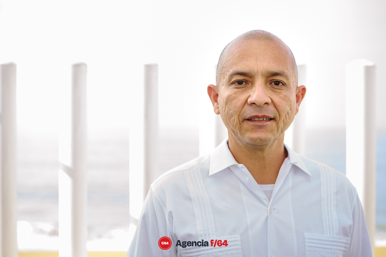 Manuel Llerandi Ruiz 
Secretario de Seguridad Pública 
 
Capitán de Navío del Cuerpo de Infantería de Marina, Paracaidista, Fuerzas Especiales, con más de 32 años de servicio activo en la Armada de México y más de 22 años en Unidades Operativas de la Armada. Cuenta con estudios en Ingeniería en Hidrografía en la Escuela Naval Militar “Antón Lizardo Veracruz”, con especialidad de Mando Naval en el Centro de Estudios Superiores Navales. Cuenta con reconocimientos, condecoraciones y menciones honoríficas por su destacada trayectoria, en la que ha colaborado en la formación e integración de las Unidades de Fuerzas Especiales de la Armada de México. 