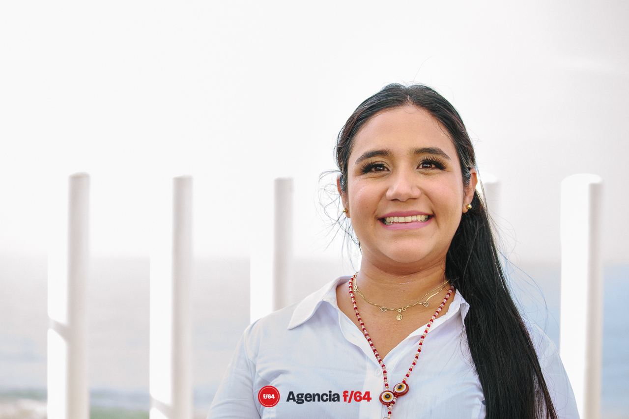 María del Rosario Silva Verduzco 
Secretaria de Bienestar, Inclusión Social y Mujeres 
 
Licenciada en Educación Secundaria con Especialidad en Telesecundaria por el Instituto Superior de Educación del Estado de Colima, con diplomados en Tanatología y en Políticas Públicas y Presupuesto con Perspectiva de Género. De 2012 a 2015 fue directora de Atención a la Mujer y posteriormente directora del Registro Civil en el H. Ayuntamiento de Cuauhtémoc; también ha sido profesora de Telesecundaria “José Vasconcelos” en la comunidad de El Chavarín en el municipio de Manzanillo, así como coordinadora administrativa de la Secretaría de Desarrollo Social del Gobierno del Estado de Colima, en 2016 y 2017. 