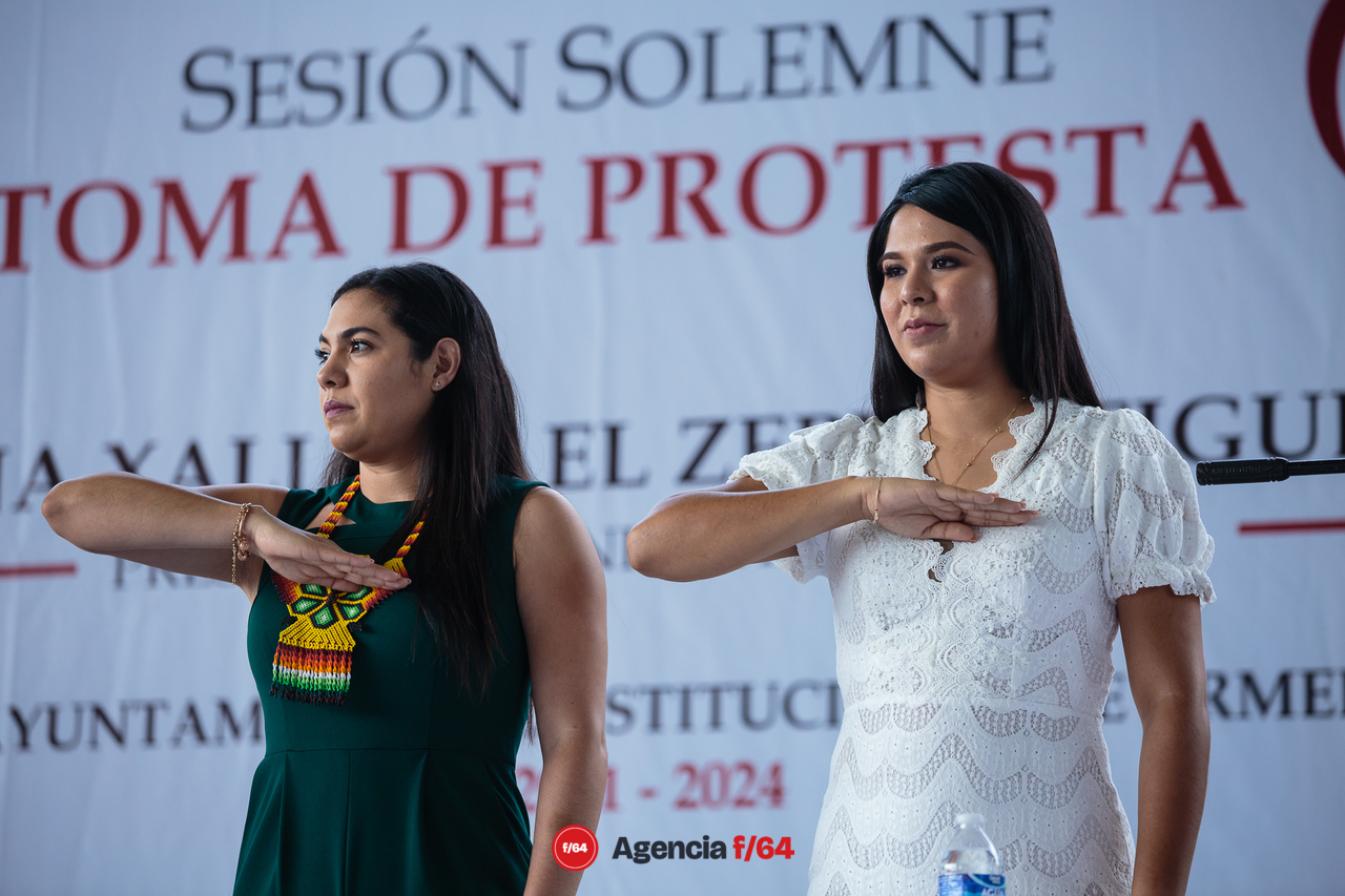 La Gobernadora Electa, Indira Vizcaíno y Diana Zepeda, alcaldesa de Armería.