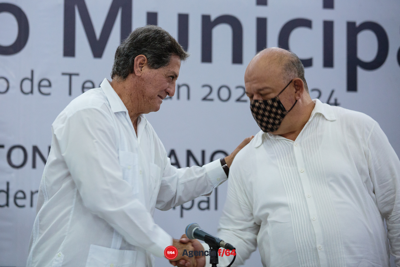 El alcalde reelecto Elías Lozano y Rubén Pérez Anguiano, Secretario General de Gobierno