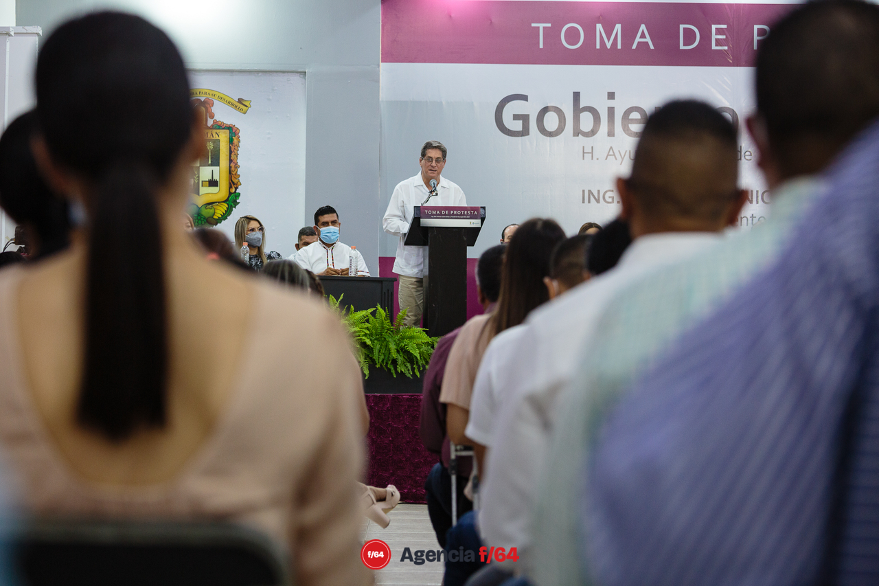 El alcalde Elías Lozano en su toma de protesta