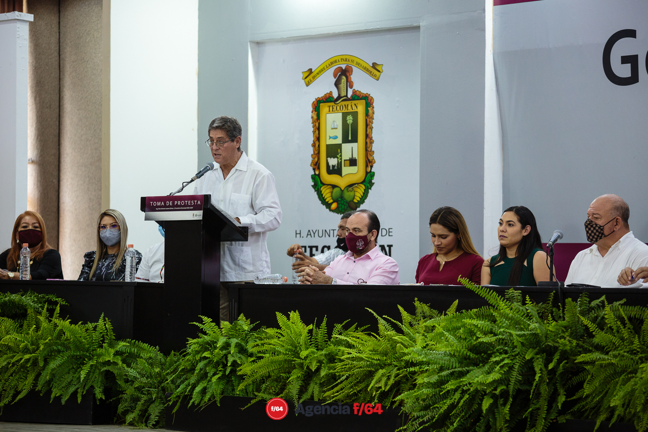 El alcalde Elías Lozano en su toma de protesta