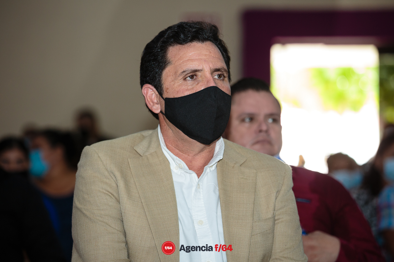 Leoncio Morán, hasta ese momento todavía alcalde Colima, presente en la toma de protesta de Elías Lozano