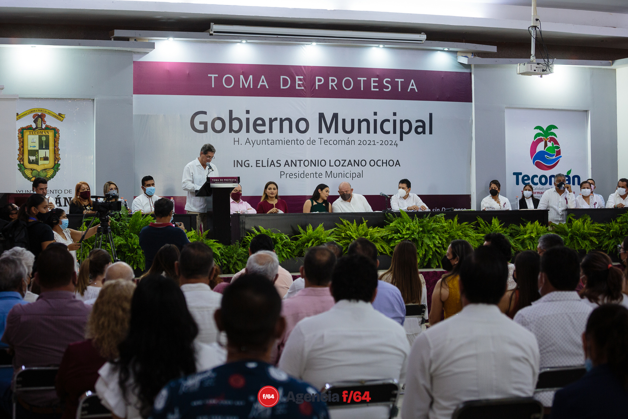 Toma de protesta de Elías Lozano de Tecomán