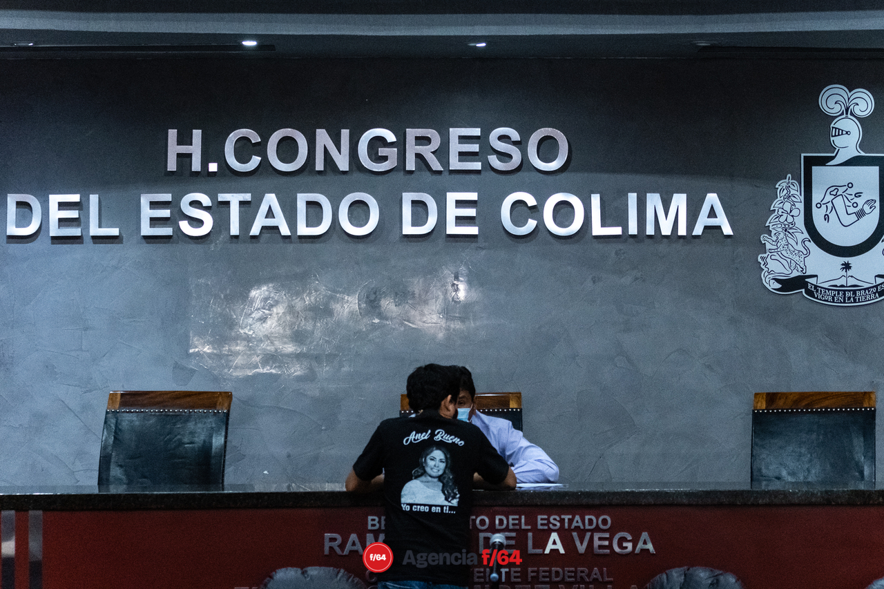 La imagen de Francis Anel Bueno Sánchez presente en la sesión del Congreso.