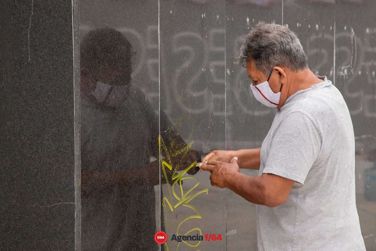 Limpieza repintas previo a la colocación de la placa conmemorativa de LA plaza de las y los desaparecidos en Colima.