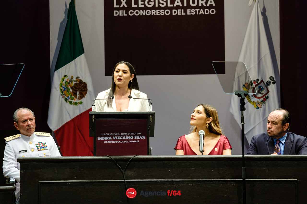Protesta como Gobernadora Indira Vizcaíno en sesión solemne del Congreso de Colima en el Teatro Hidalgo de la Capital.