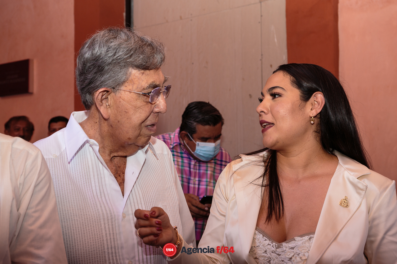 La Gobernadora Indira Vizcaíno Silva y el Ingeniero Cuauhtémoc Cárdenas Solórzano.