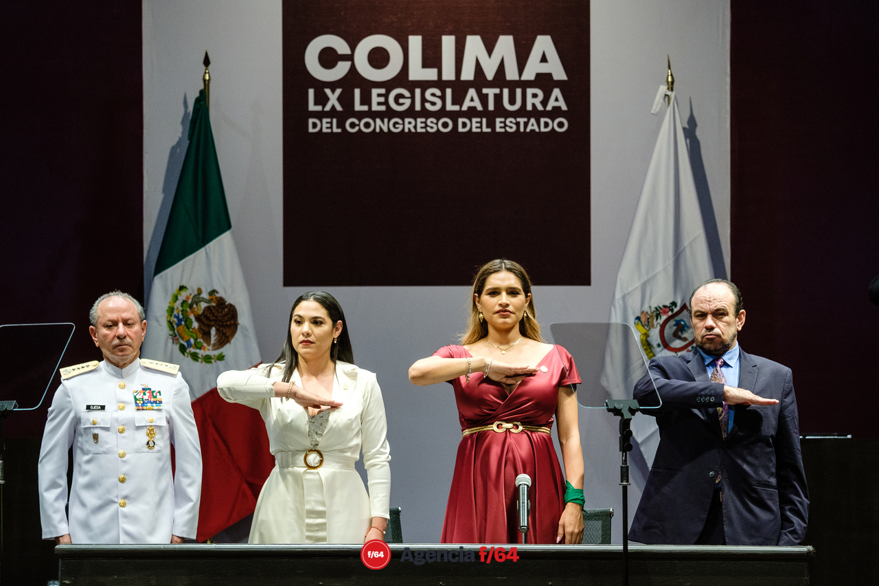 Protesta como Gobernadora Indira Vizcaíno en sesión solemne del Congreso de Colima en el Teatro Hidalgo de la Capital.