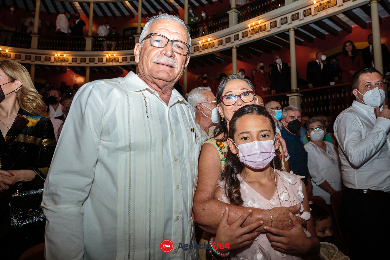 Familia de la Gobernadora Indira Vizcaíno presentes en la toma de protesta.