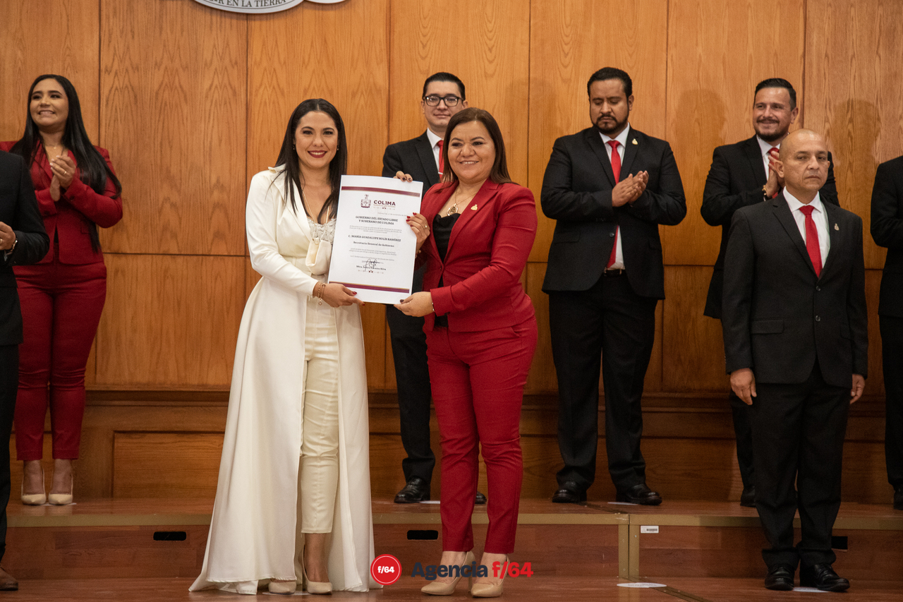 Toma de protesta y entrega de nombramientos al Gabinete de gobierno del Estado de Colima.
Maria Guadalupe Solís Ramírez, Secretaria General de Gobierno.