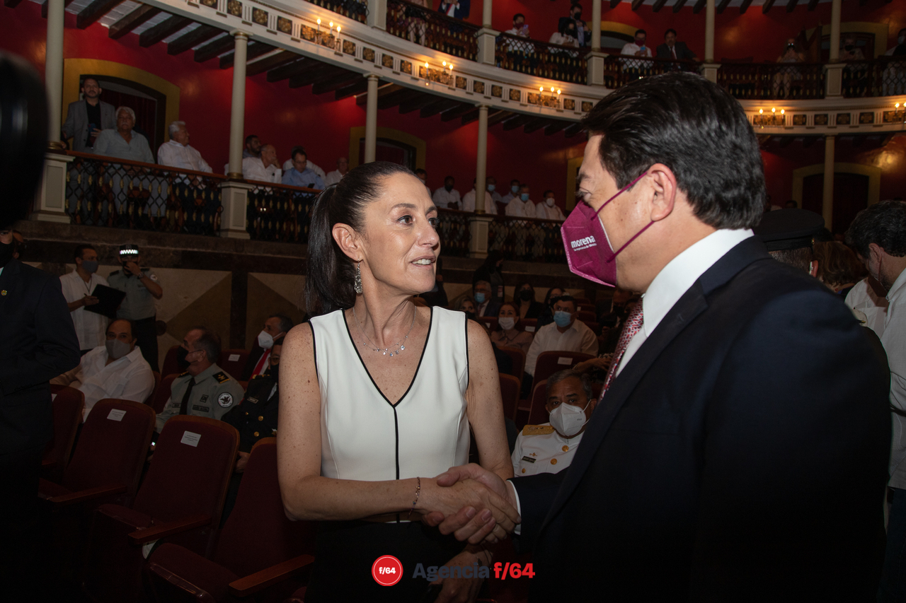Protesta como Gobernadora Indira Vizcaíno en sesión solemne del Congreso de Colima en el Teatro Hidalgo de la Capital.