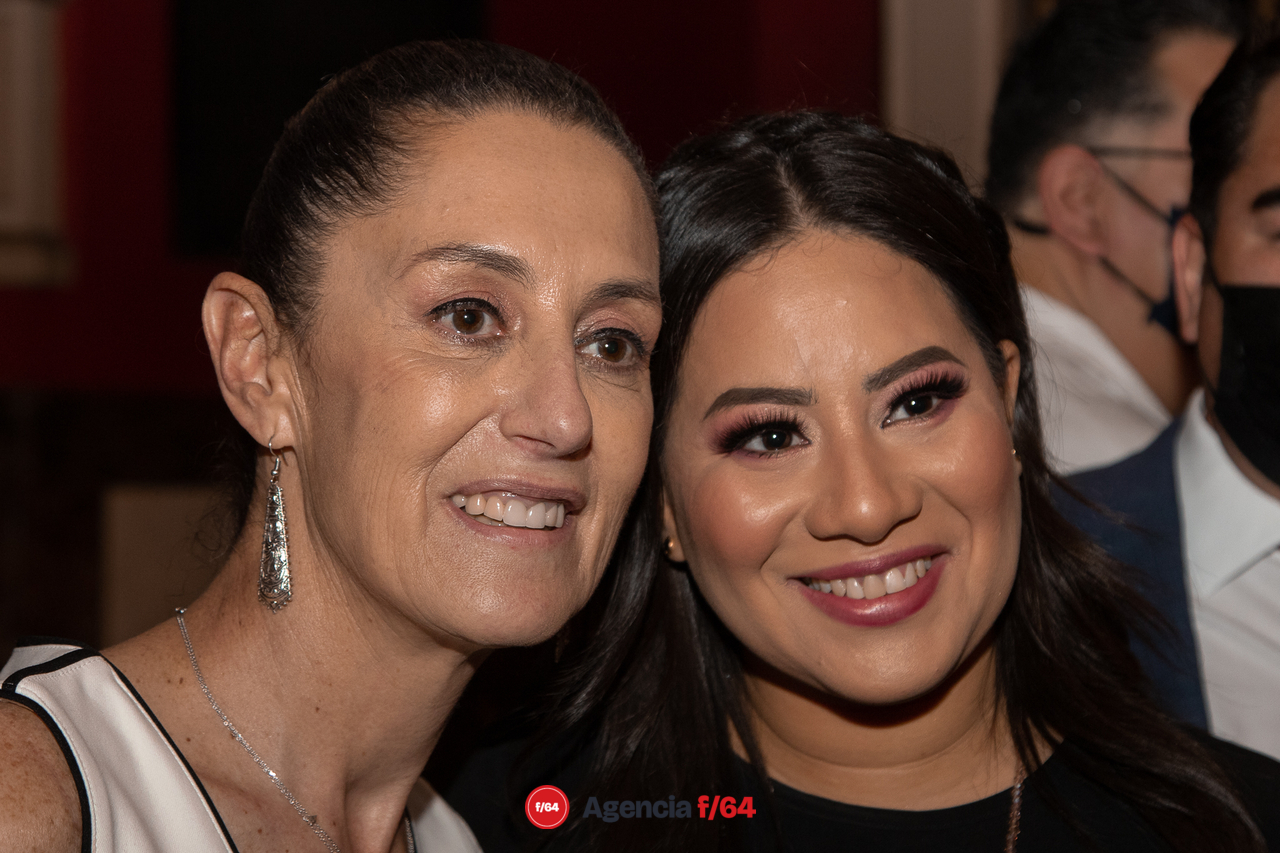 Protesta como Gobernadora Indira Vizcaíno en sesión solemne del Congreso de Colima en el Teatro Hidalgo de la Capital.