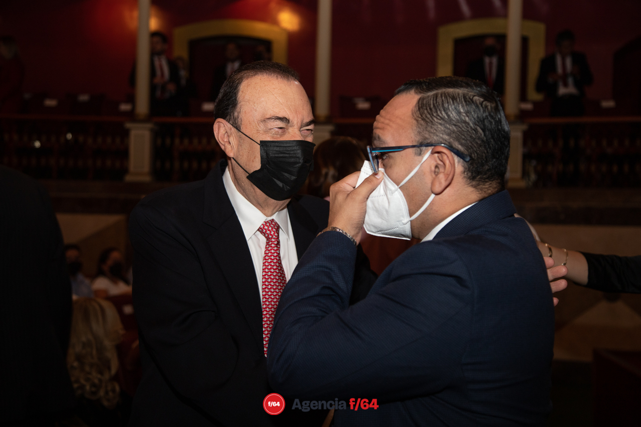 Protesta como Gobernadora Indira Vizcaíno en sesión solemne del Congreso de Colima en el Teatro Hidalgo de la Capital.