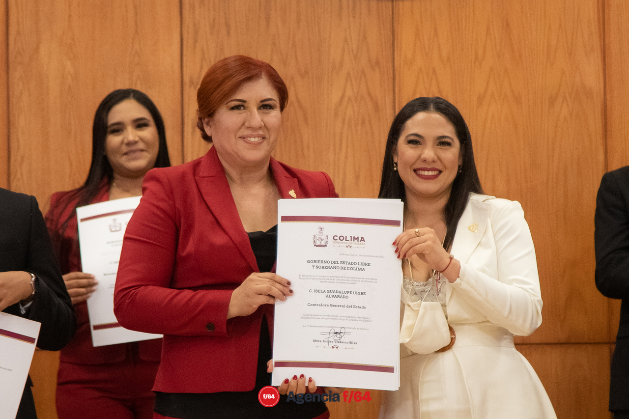 Toma de protesta y entrega de nombramientos al Gabinete de gobierno del Estado de Colima.
Isela Guadalupe Uribe Alvarado, Contralora del Estado de Colima.