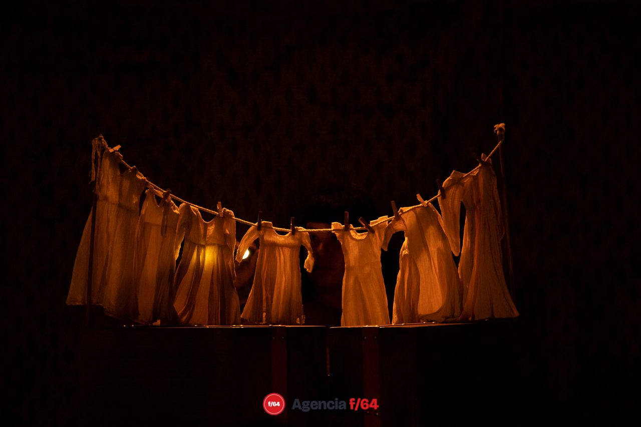 La serie de LAS COSAS (radiografía entre paredes)
compañía Bazar Teatro.